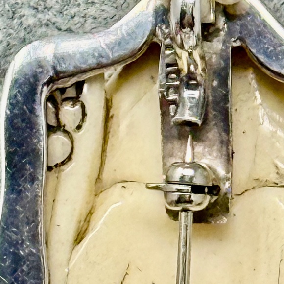 Amy Kahn Russell gorgeous carved rabbit and pink easter agate pendant pin HUGE - Picture 12 of 16